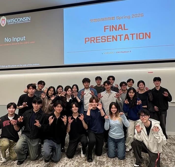 LikeLion x MoDoc AI final presentation team photo